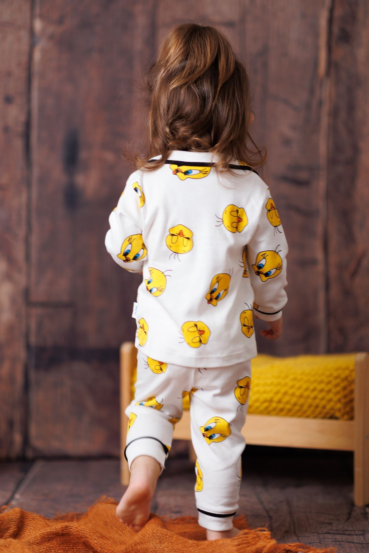VaVbaby%20%100%20Pamuk%20Kruvaze%20Yaka%20Önden%20Düğmeli%20Tweety%20Mevsimlik%20Bebek%20Pijama%20Takım%20(Yaş)