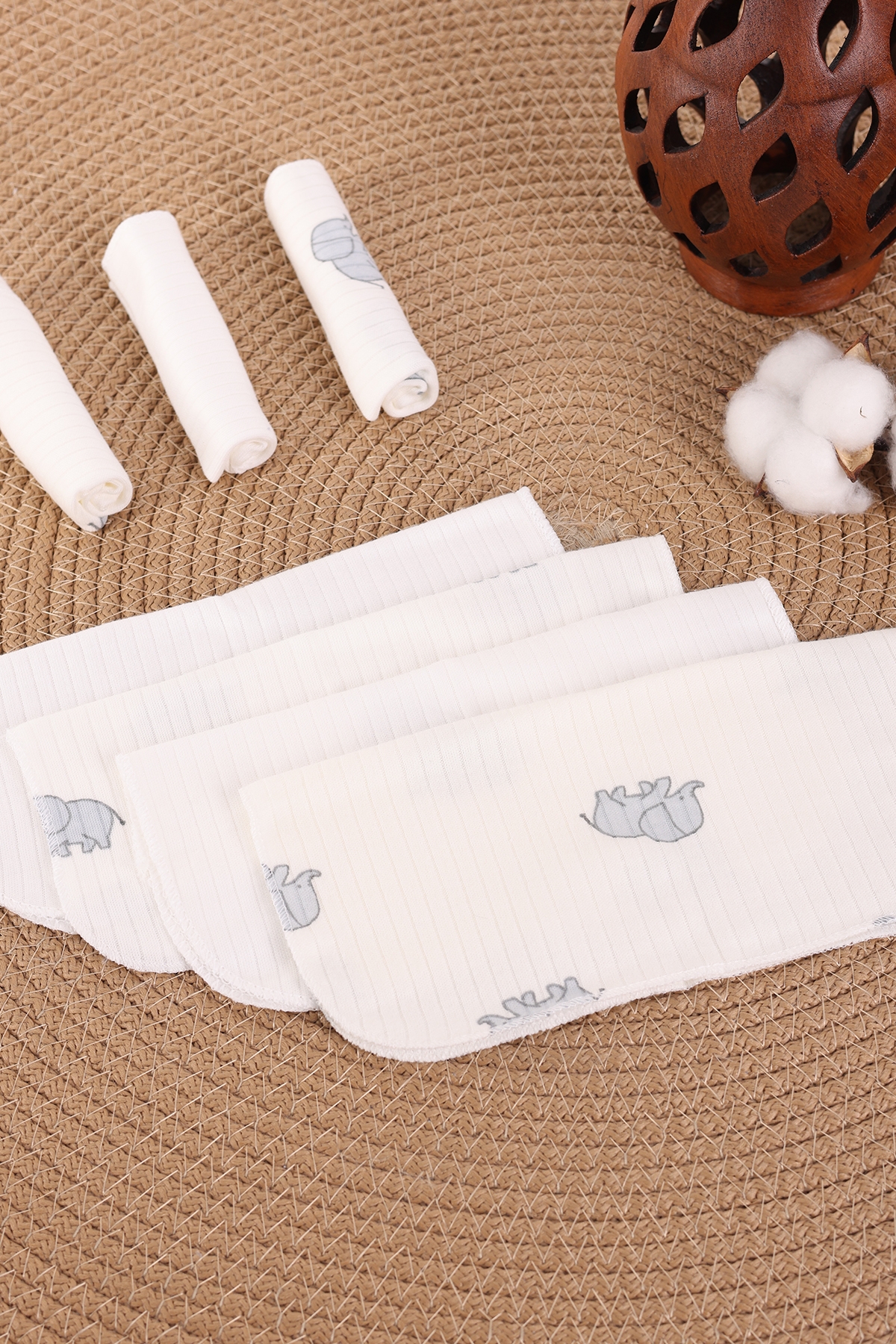 VaVbaby%207’li%20Bebek%20Ağız%20Mendili%20Seti%20–%20%100%20Pamuk,%20Yumuşak%20Ve%20Emici%20Çizgili%20Fil