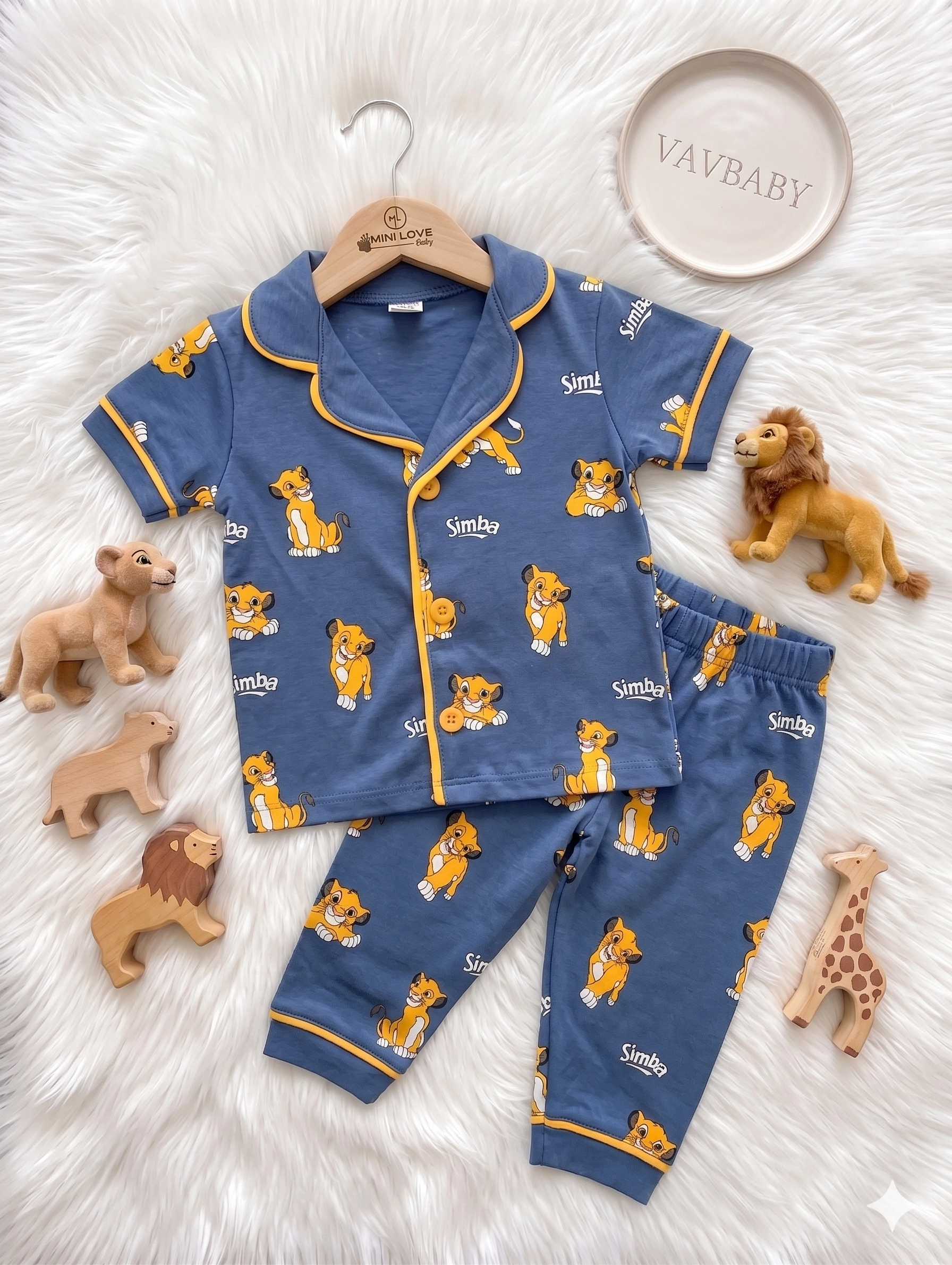 %20Pamuklu%20Kruvaze%20Yaka%20Önden%20Düğmeli%20Aslan%20Kral%20Desenli%20Mevsimlik%20Alt%20Üst%20Pijama%20Takım%20(Mavi)