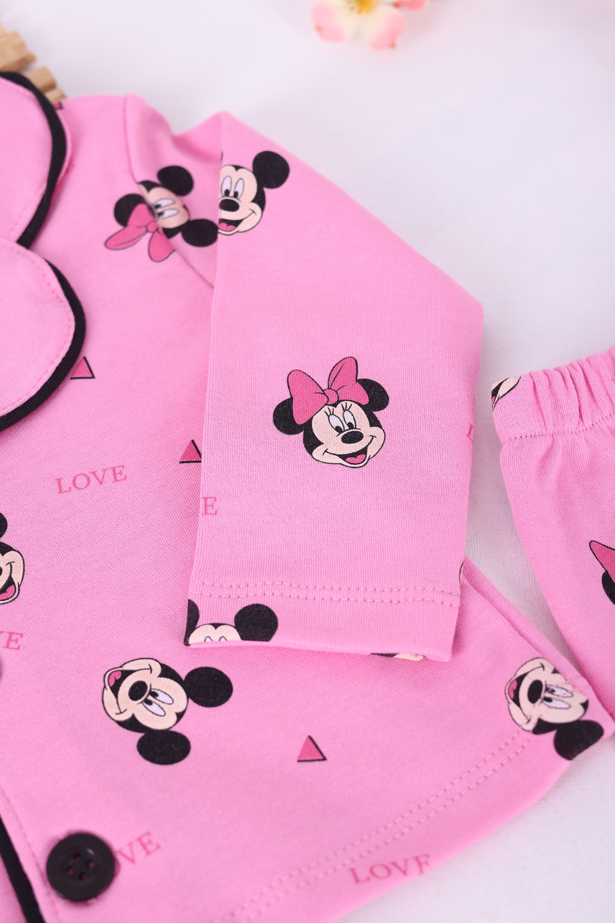 %20VaVbaby%20%100%20Pamuk%20Kruvaze%20Yaka%20Önden%20Düğmeli%20Pembe%20Miki%20Mevsimlik%20Bebek%20Pijama%20Takım%20(Ay)