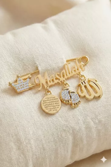 Maşallah Yazılı Bebek Yaka İğnesi 3’lü Sallantılı Charm Detaylı Beyaz